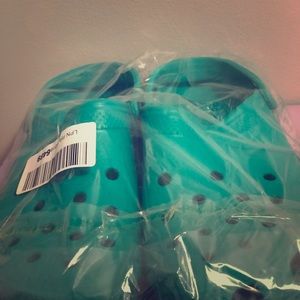 CROCS BRAND NEW